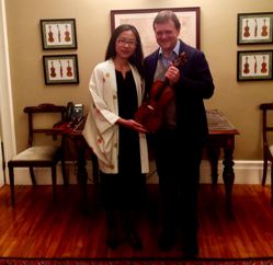 Liya Yu und Frank Peter Zimmermann mit der berühmten Stradivari, Foto: Rare Violins New York