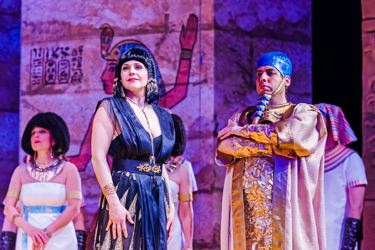 Szene aus Nico Dostals Prinzessin Nofretete, Foto: Kirsten Nijhof, Oper Leipzig