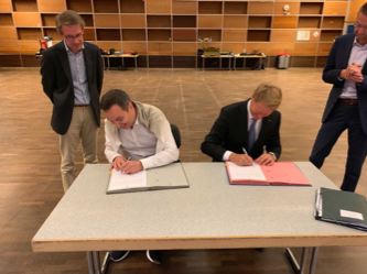 Veetragsunterzeichnung von Ivan Repusic, Foto: Hakan Isiklilar, BR