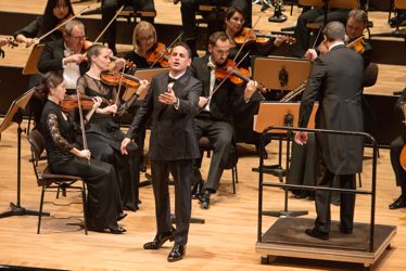 Juan Diego Florez beim Konzert in der Bremer Glocke, Foto: Kay Michalak