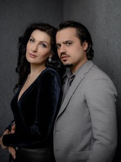 Adela Zahaia und Ioan Hotea in I Puritani an de Deutschen Oper am Rhein, Foto: Andreas Endermann