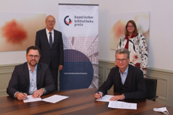 Dr. Gerhard Hopp und Kunstminister Bernd Sibler bei der Vertragsunterzeichnung, Foto: StMWK/Peter Richter