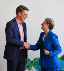 Kunstminister Blume und Prof. Barbara Gronau, Foto: StMWK, Alexandra Beier