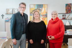 Kunstminister Markus Blume, Katharina Wagner, Kulturstaatministerin Claudia Roth (v.l.n.r.), Foto: StMWK Axel Koenig
