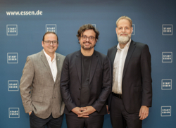 (v.l.n.r.) Oberbürgermeister Thomas Kufen, der zukünftige Intendant Julien Chavaz, Fritz Frömming, Geschäftsführer der Theater und Philharmonie Essen. Foto: Sven Lorenz